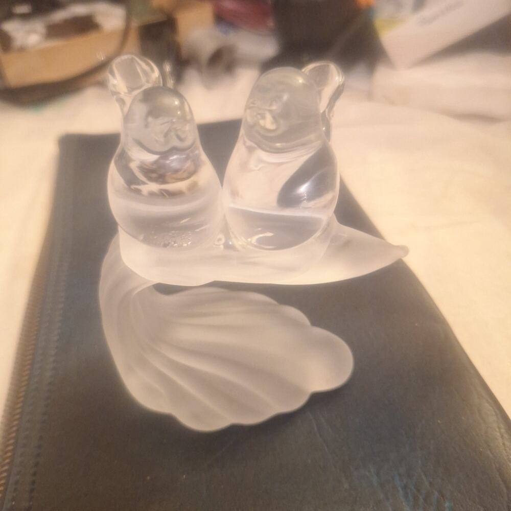 Glass Two Birds on Frosted Base Figurine 4.5" x 3.5"